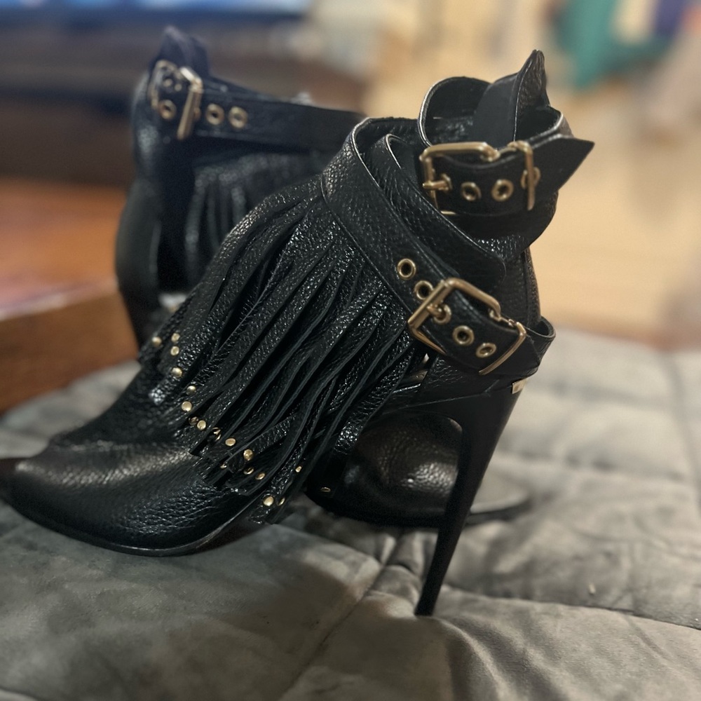 Burberry boots with heel and fringes, size 10 / 40, black